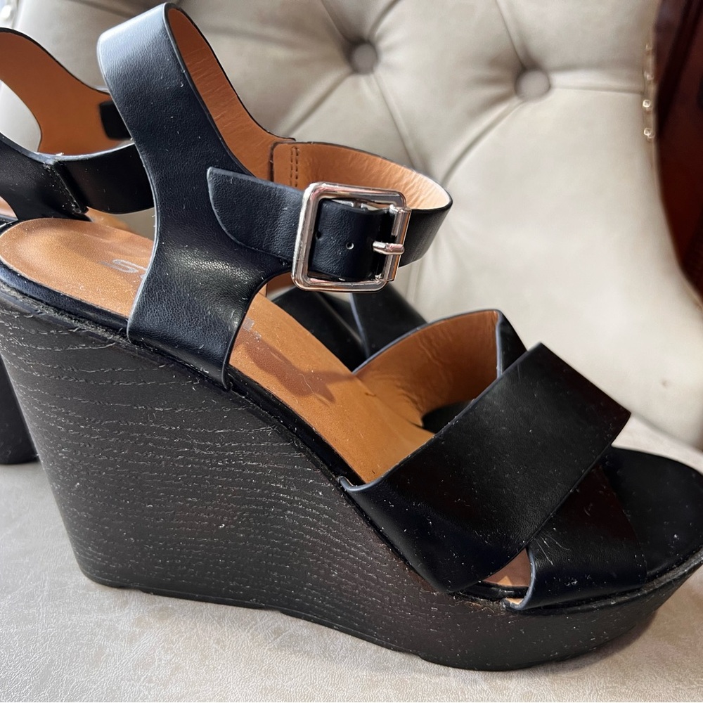 Elegant Black Wedge Sandals